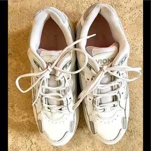 Vionic walking sneakers 10m